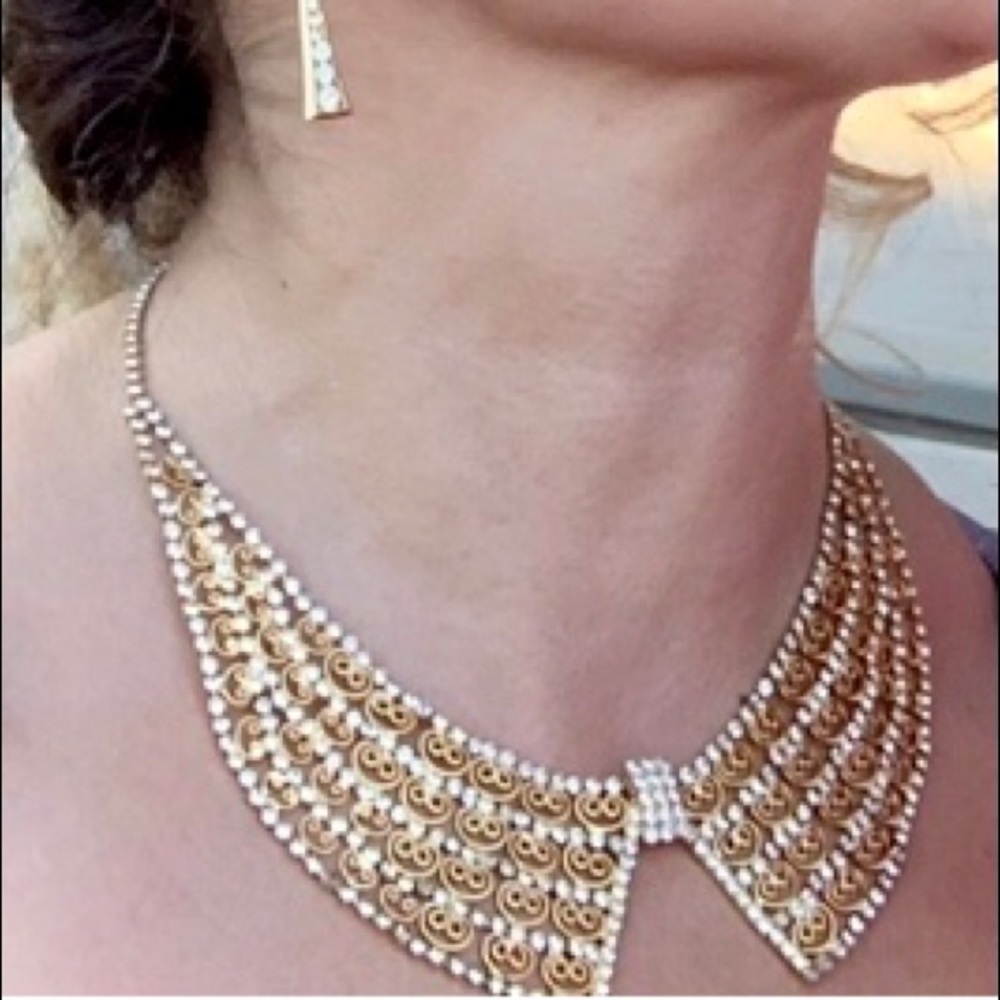 VTG Gold tone collar sparkle necklace includes earrings - Picture 7 of 16